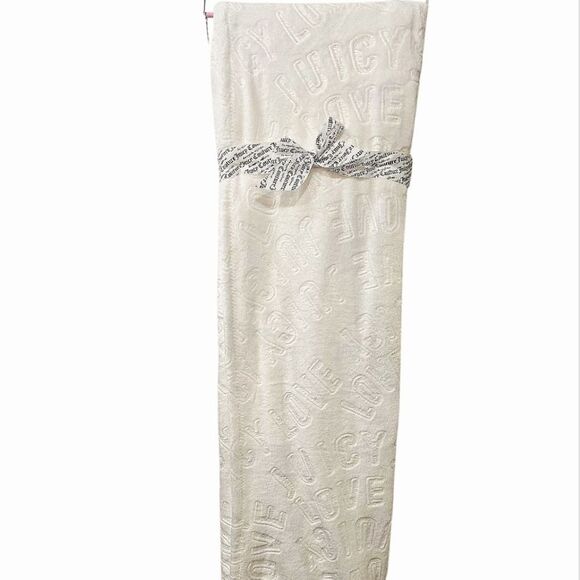 Juicy Couture Home  2-PK Heart Cherry & JUICY Embroidered Plush Throw Blanket - Picture 3 of 8